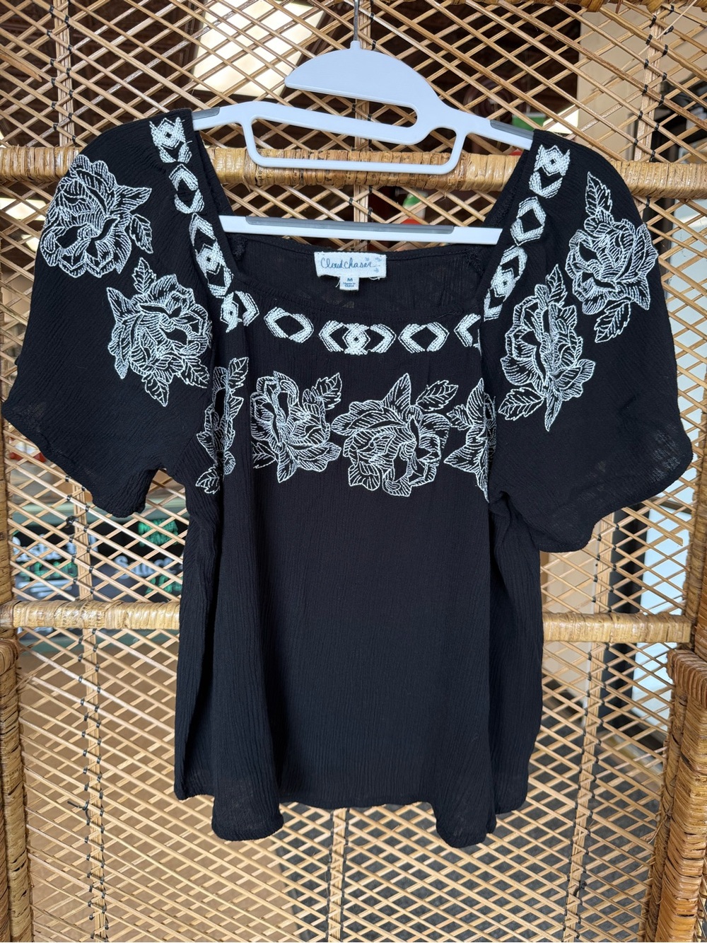 Cloud Chaser Black & White Embroidered Floral Peasant Blouse Boho Cottagecore M